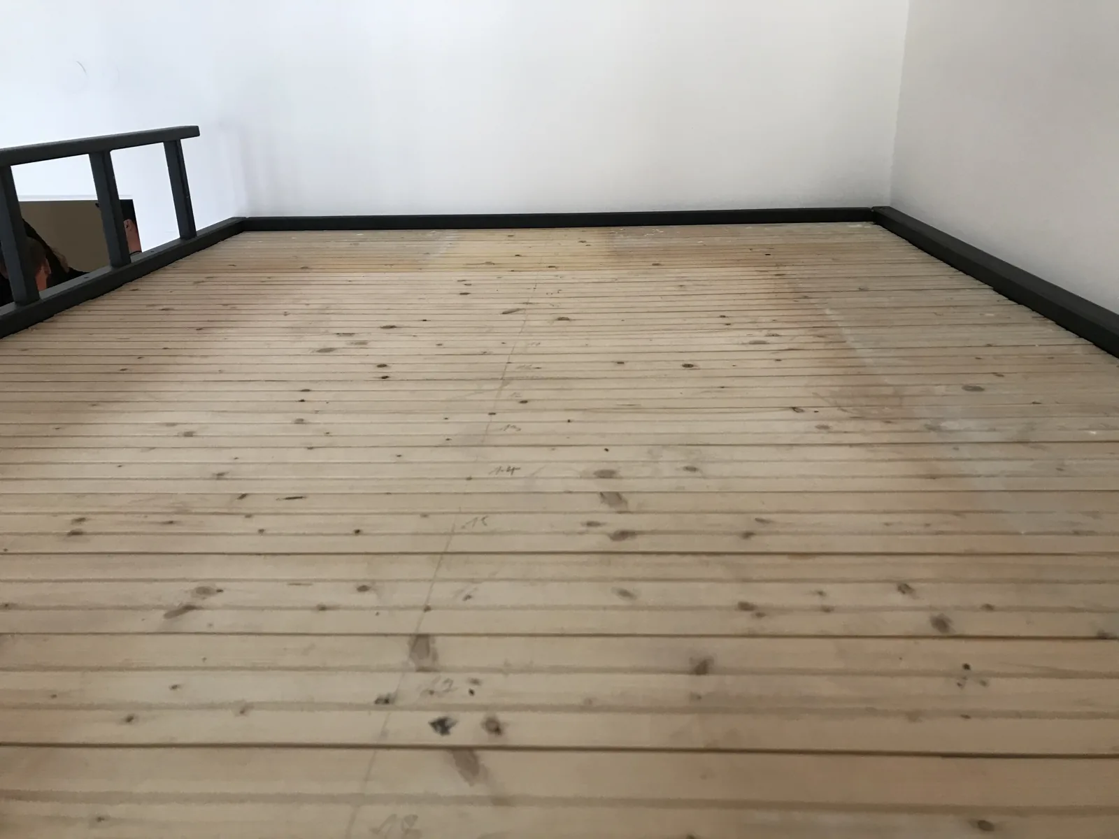 Příprava podlahy, prkenný podklad před dokončením podlahy